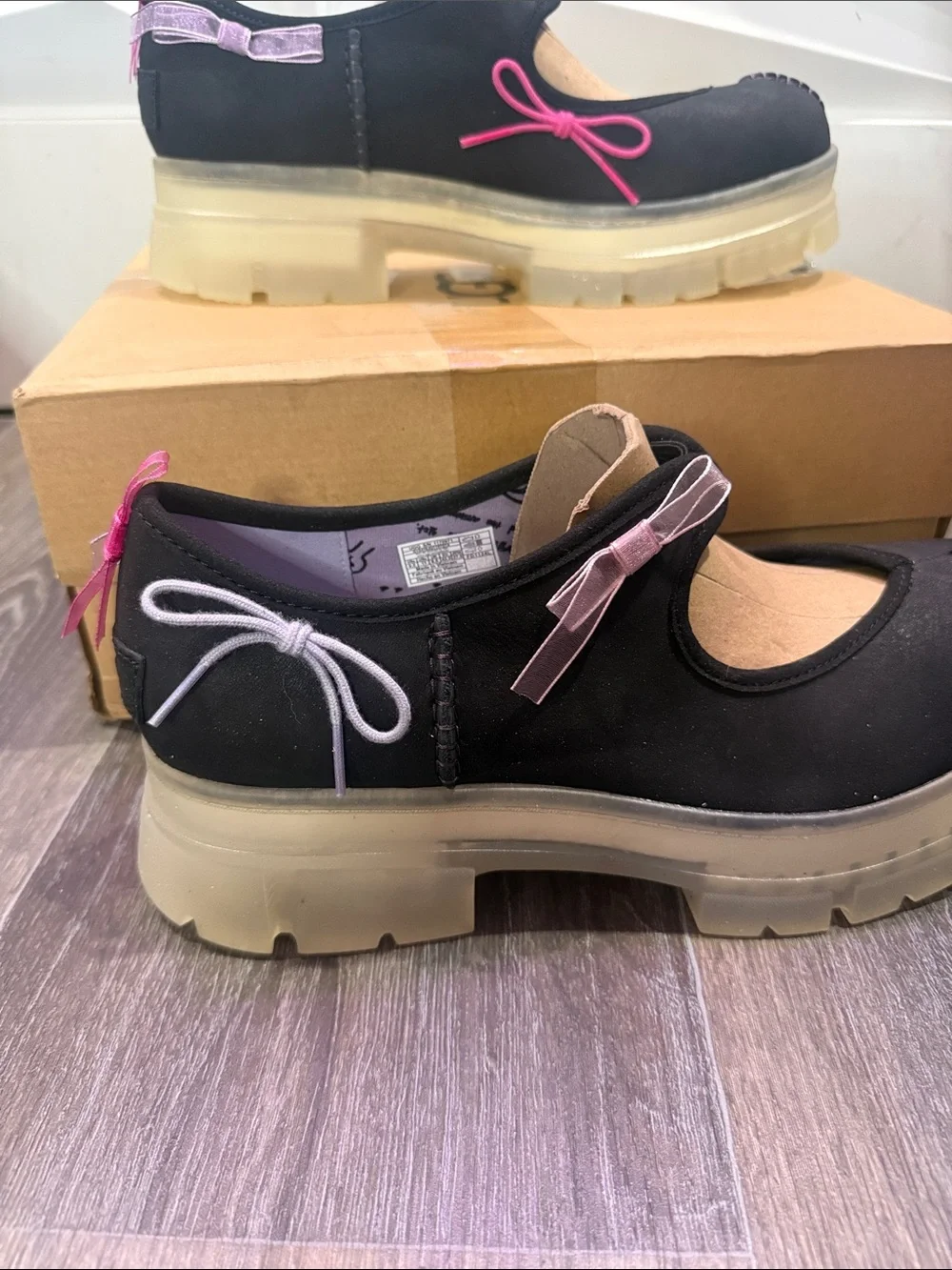 Ugg Women’s areum Mary Jane Shoes with Pink Accent Sz 11
